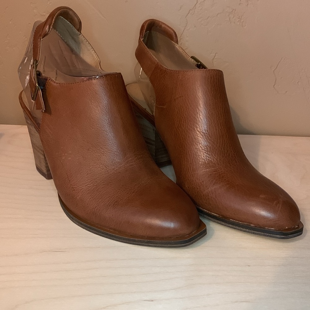 NIB Chinese Laundry leather heeled slides. (236)